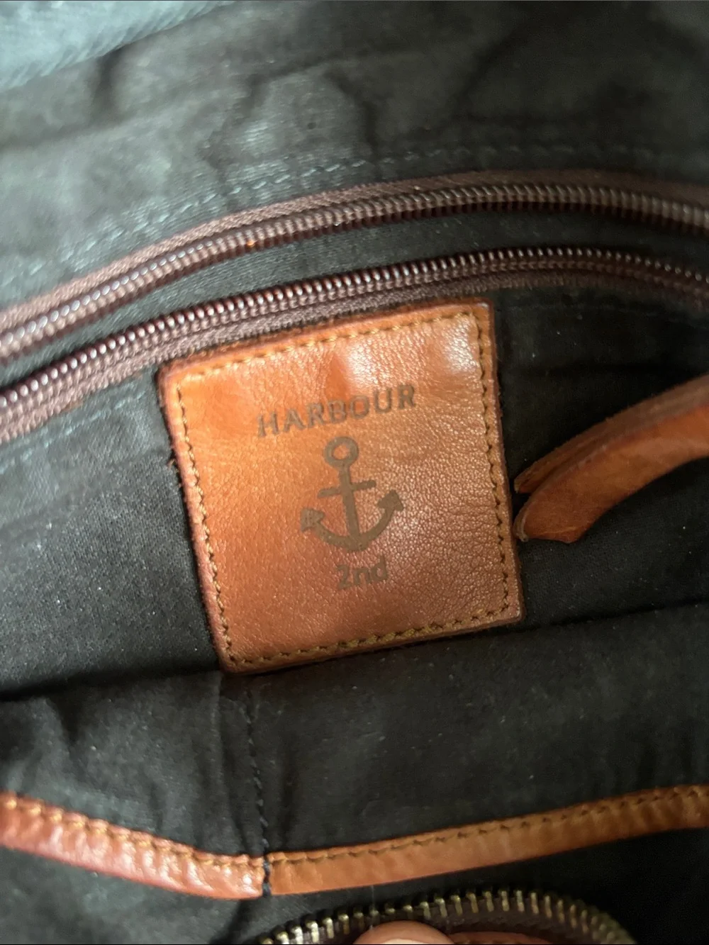 Men's Leather Messenger Bag in Tan Brown - Classic Crossbody